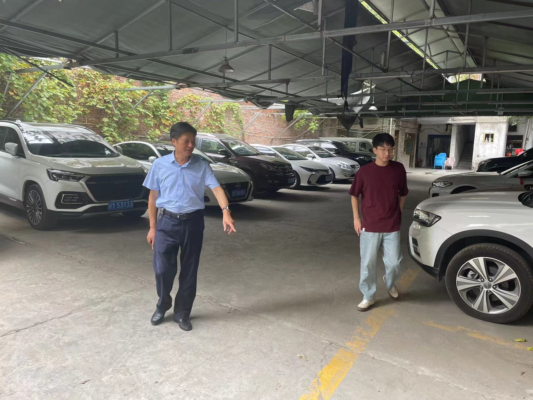 集團黨委書記、董事長許大政深入 “包?！鄙鐓^(qū)開展創(chuàng)文督導工作